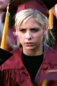 Buffy the Vampire Slayer S03 E22 – Pomp and unbelievable circumstances. thumbnail